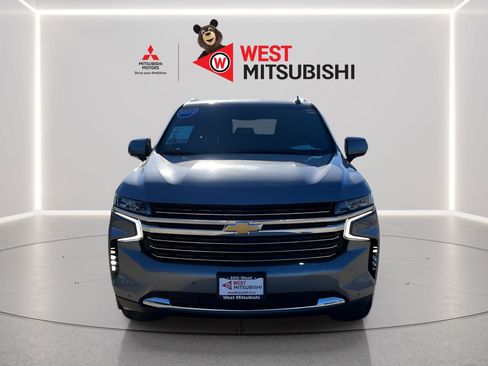 Used 2022 Chevrolet Suburban LT RWD image 2