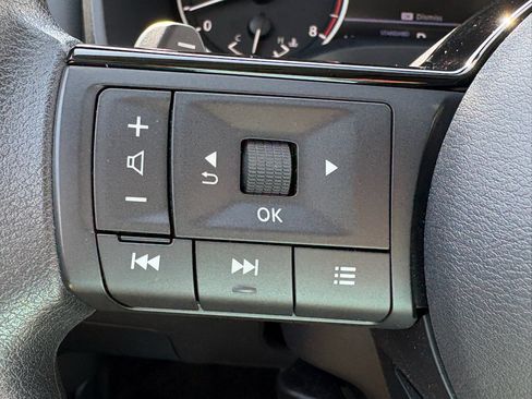 Used 2023 Nissan Rogue SV FWD image 18