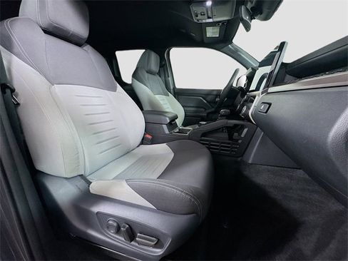 Used 2025 Toyota Tacoma TRD Sport image 29