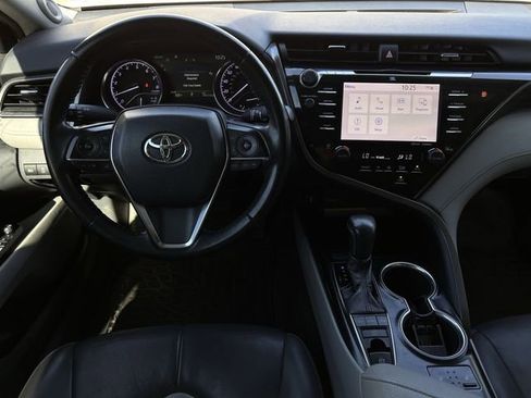 Used 2020 Toyota Camry XLE image 12