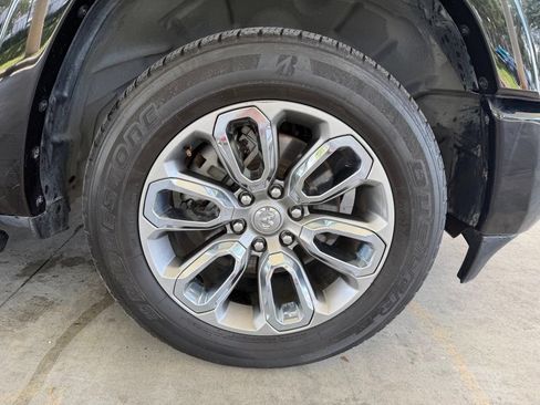 Used 2020 RAM 1500 Laramie w/ Sport Appearance Package AWD/4WD image 28