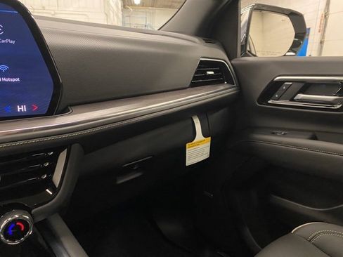 New 2026 Chevrolet Suburban Premier image 19