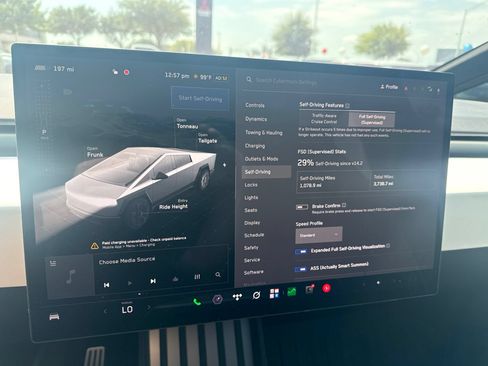 Used 2024 Tesla Cybertruck AWD Crew Cab image 9