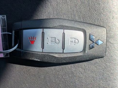 Used 2025 Mitsubishi Outlander ES image 33