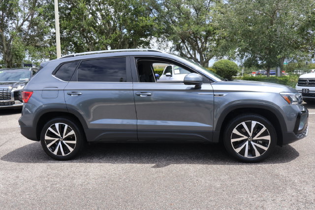 Certified 2023 Volkswagen Taos SE FWD image 8