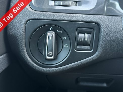 Used 2017 Volkswagen e-Golf SEL Premium image 30