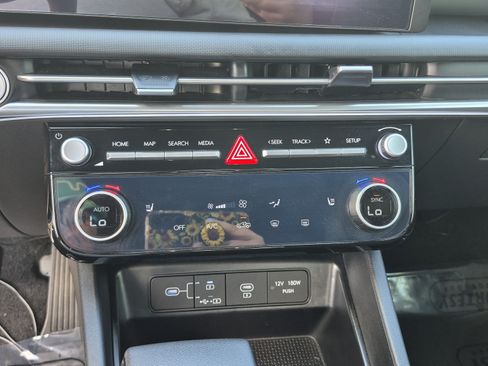 Certified 2025 Hyundai Santa Cruz SEL FWD image 22
