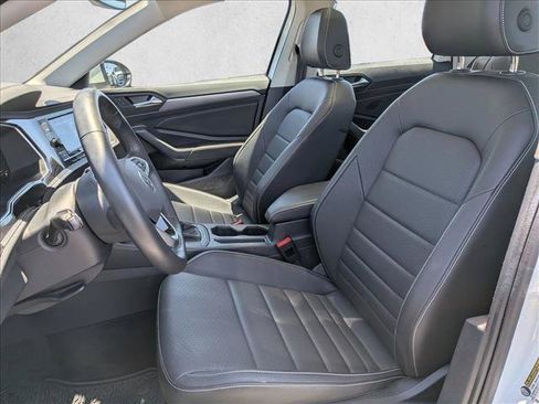 Used 2024 Volkswagen Jetta SE FWD image 16