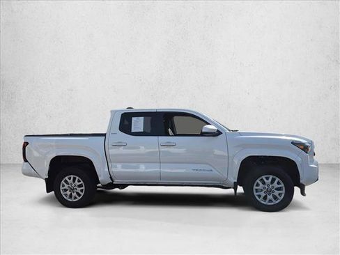 Used 2025 Toyota Tacoma SR5 AWD/4WD image 4