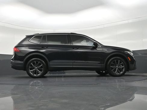Used 2022 Volkswagen Tiguan SE w/ Panoramic Sunroof Package AWD/4WD image 27