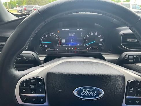 Used 2023 Ford Explorer XLT w/ Equipment Group 202A RWD image 16