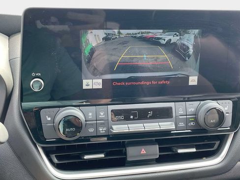 Used 2025 Toyota Grand Highlander AWD image 27