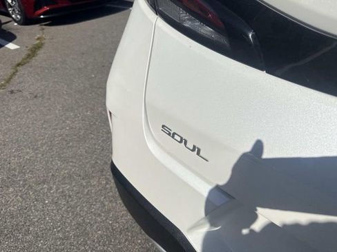 Used 2023 Kia Soul LX image 7