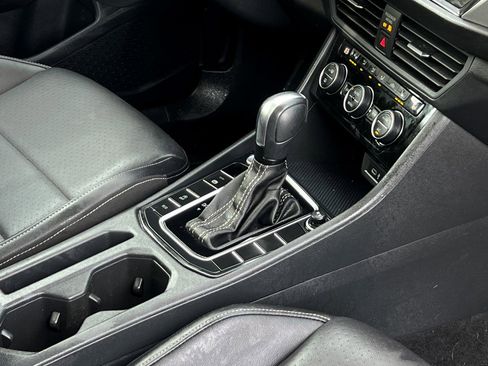 Used 2021 Volkswagen Jetta SE w/ SE Cold Weather Package image 13