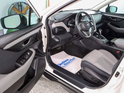 Used 2023 Subaru Outback Premium AWD/4WD image 3