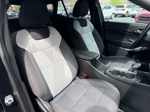 Used 2024 Chevrolet Trax RS w/ Sunroof Package image 21