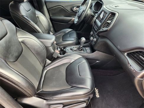 Used 2019 Jeep Cherokee Latitude Plus w/ Comfort/Convenience Group image 14