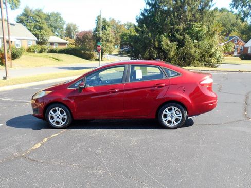 Used 2015 Ford Fiesta SE image 1