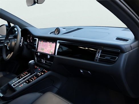 Used 2025 Porsche Macan S image 10