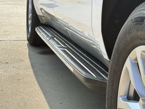 Used 2021 Chevrolet Suburban LT RWD image 9