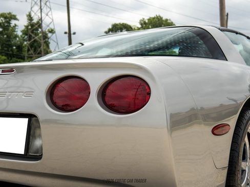 Used 2004 Chevrolet Corvette Coupe w/ Roof Package RWD image 97