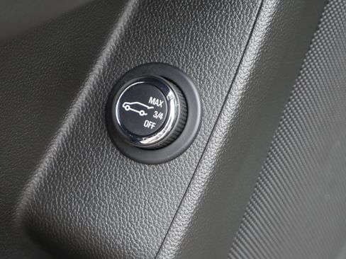 Used 2023 Chevrolet Traverse LT FWD image 23