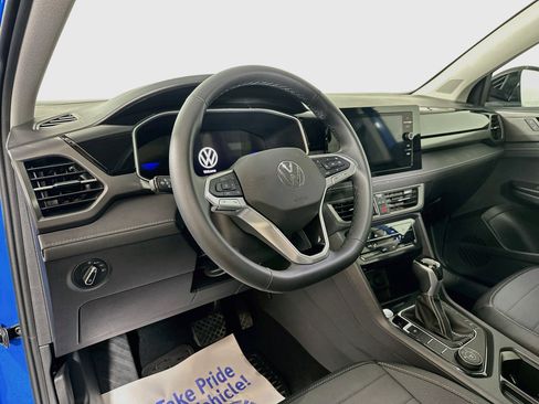 Used 2025 Volkswagen Taos SE AWD/4WD image 9