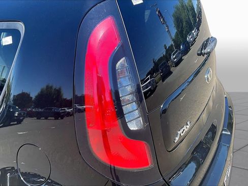 Used 2017 Kia Soul FWD image 28