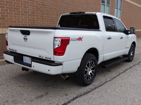 Used 2021 Nissan Titan SV w/ SV Convenience Package AWD/4WD image 11