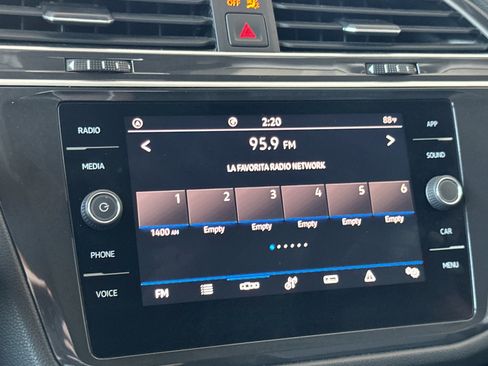 Used 2024 Volkswagen Tiguan SE image 19