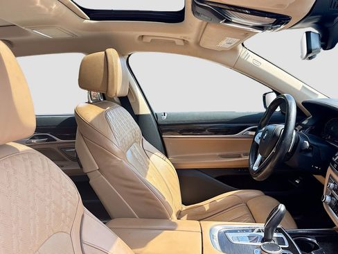 Used 2022 BMW 740i w/ Premium Package RWD image 19