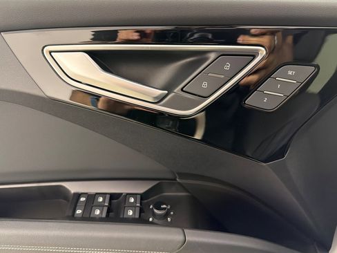 Used 2024 Audi Q4 e-tron Prestige w/ Black Optic Package image 10