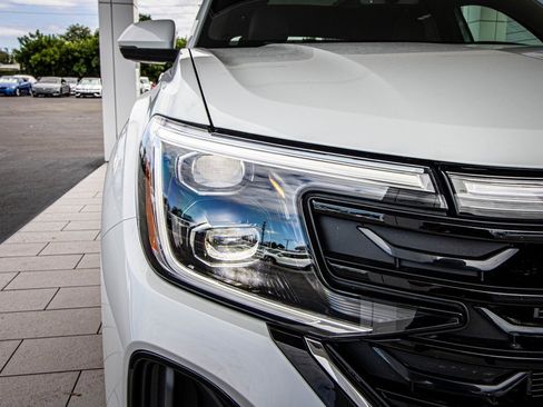 New 2026 Volkswagen Atlas Cross Sport SE image 7