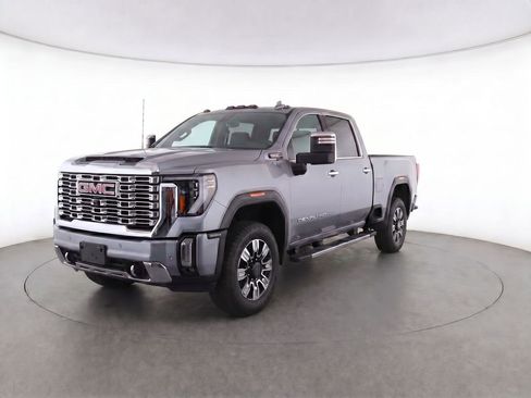 Used 2024 GMC Sierra 2500 Denali w/ Technology Package AWD/4WD image 3