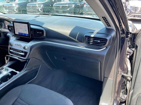 Used 2021 Ford Explorer XLT AWD/4WD image 12