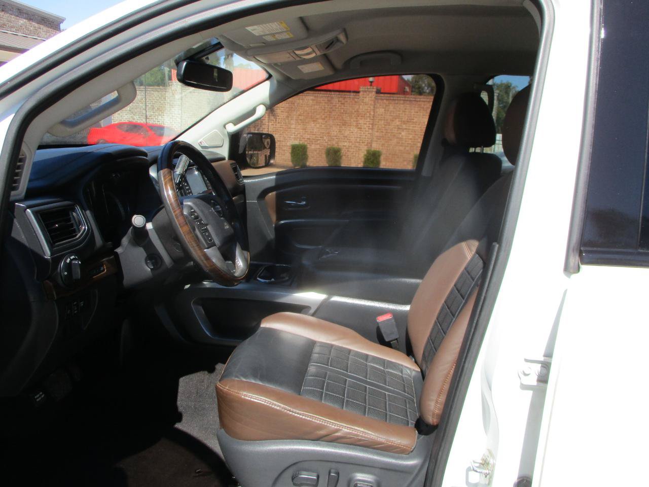 Used 2018 Nissan Titan Platinum Reserve AWD/4WD image 16