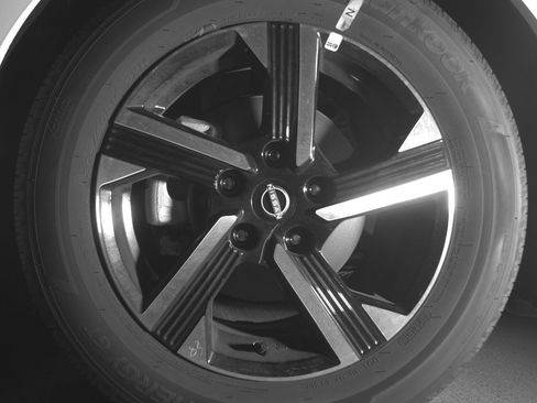 Used 2025 Nissan Sentra SV FWD image 12