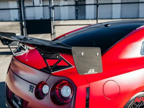 Used 2020 Nissan GT-R Premium w/ Premium Interior Package image 32