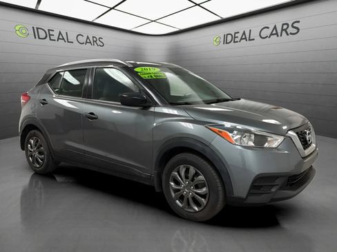 Used 2019 Nissan Kicks S FWD image 3