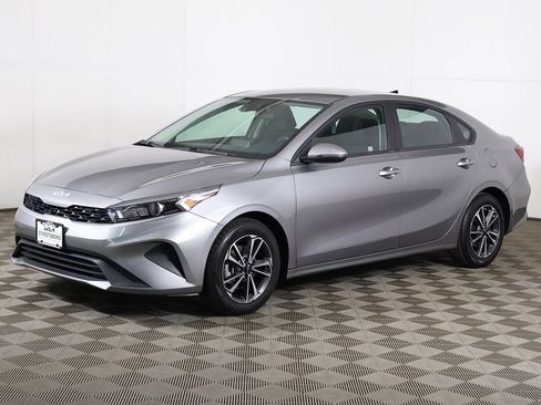 Used 2024 Kia Forte LXS w/ LXS Technology Package FWD image 7