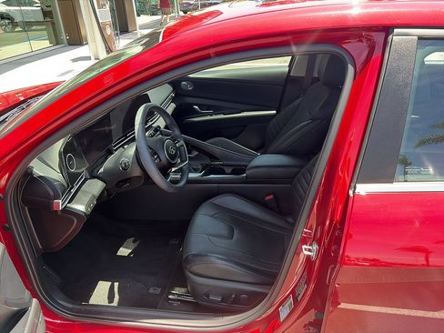 Certified 2023 Hyundai Elantra Limited w/ Preferred Accessory Package FWD image 2