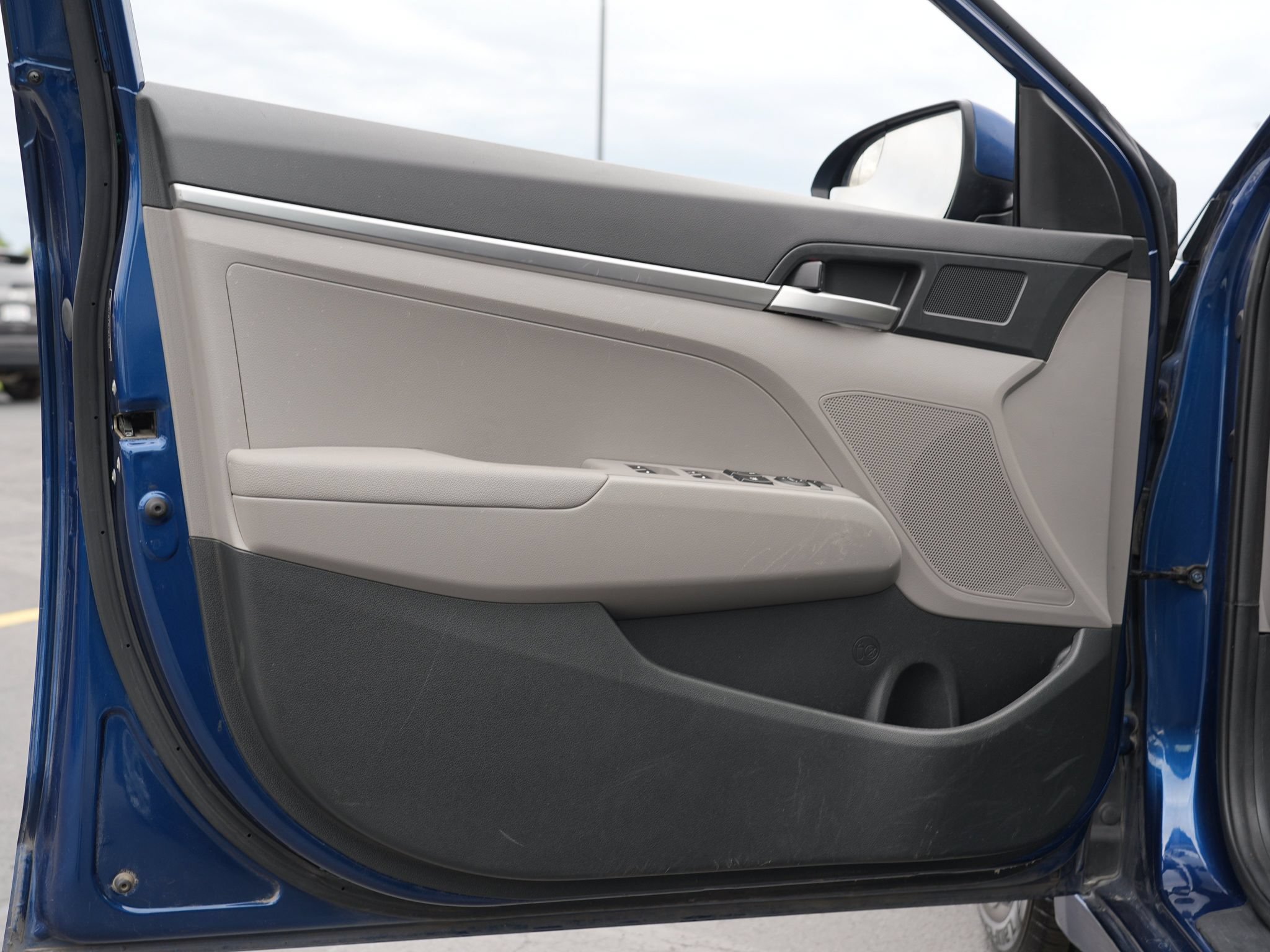 Used 2020 Hyundai Elantra SE FWD image 15