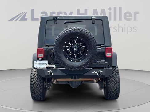 Used 2016 Jeep Wrangler Unlimited Rubicon w/ Connectivity Group AWD/4WD image 5