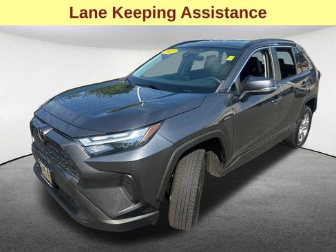 Used 2022 Toyota RAV4 XLE AWD/4WD image 5