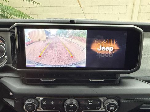 Used 2025 Jeep Wrangler Unlimited Sahara AWD/4WD image 22