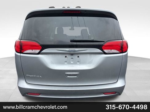 Used 2017 Chrysler Pacifica Touring FWD image 11