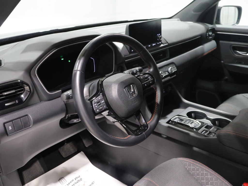 Used 2025 Honda Pilot Sport image 15