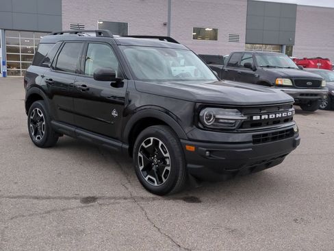 Used 2023 Ford Bronco Sport Outer Banks image 2