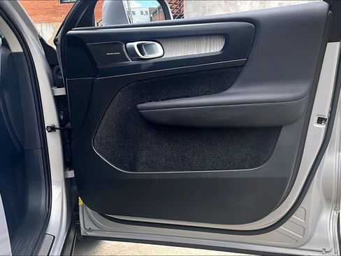 Certified 2024 Volvo XC40 B5 Plus w/ Protection Package Premier AWD/4WD image 25