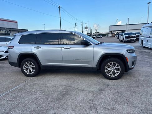 Used 2021 Jeep Grand Cherokee L Limited AWD/4WD image 4